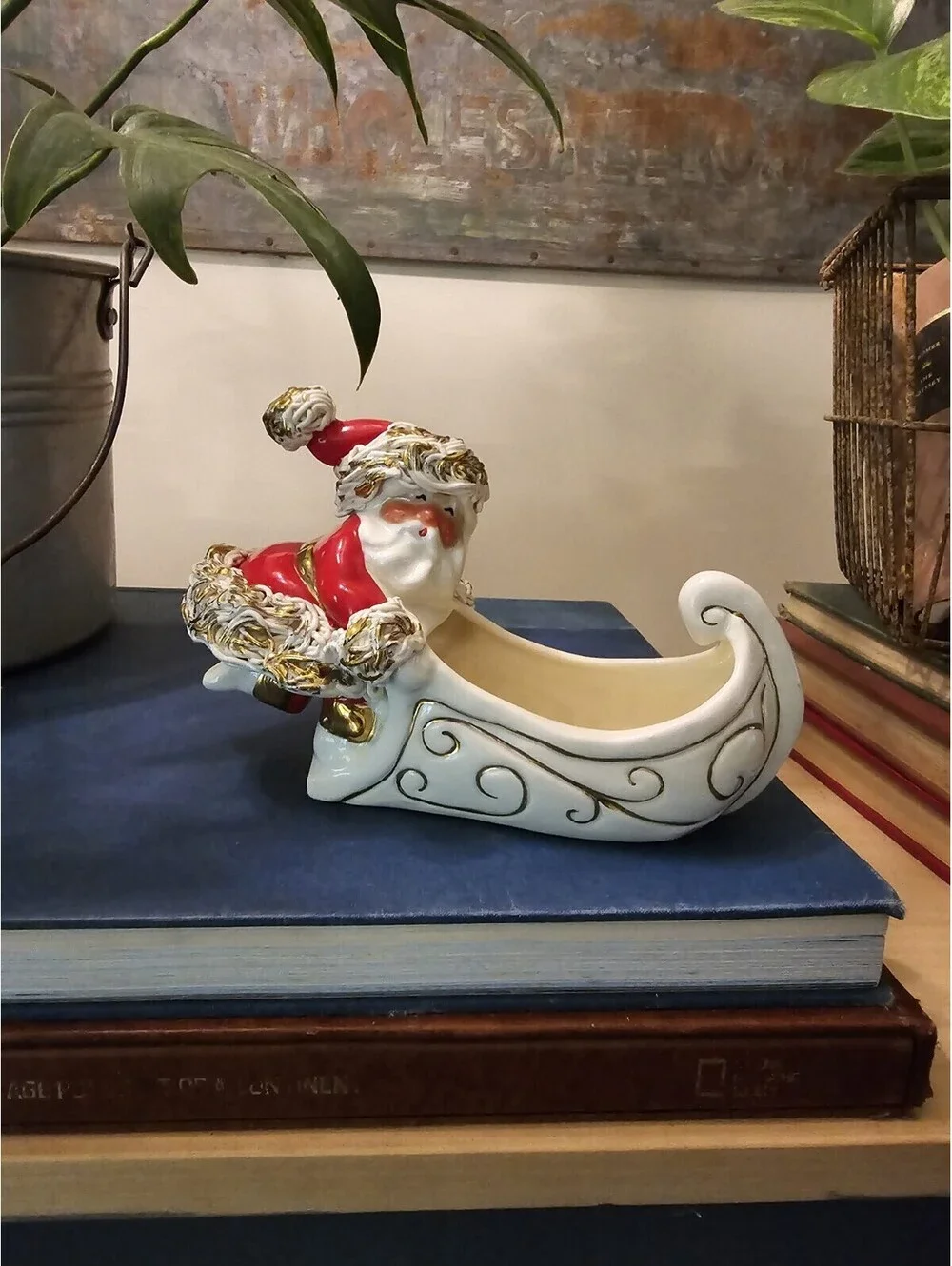 Johanna Calif. Pottery 1940s/1950s Spaghetti Santa with sleigh. 22k gold Accents